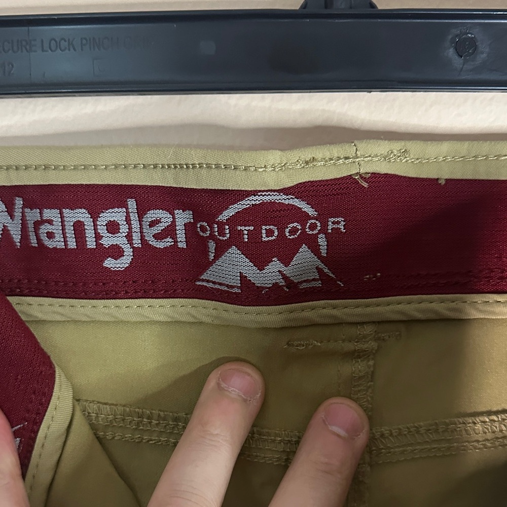 Wrangler Men's Tan Cargo Pants - Picture 9 of 10